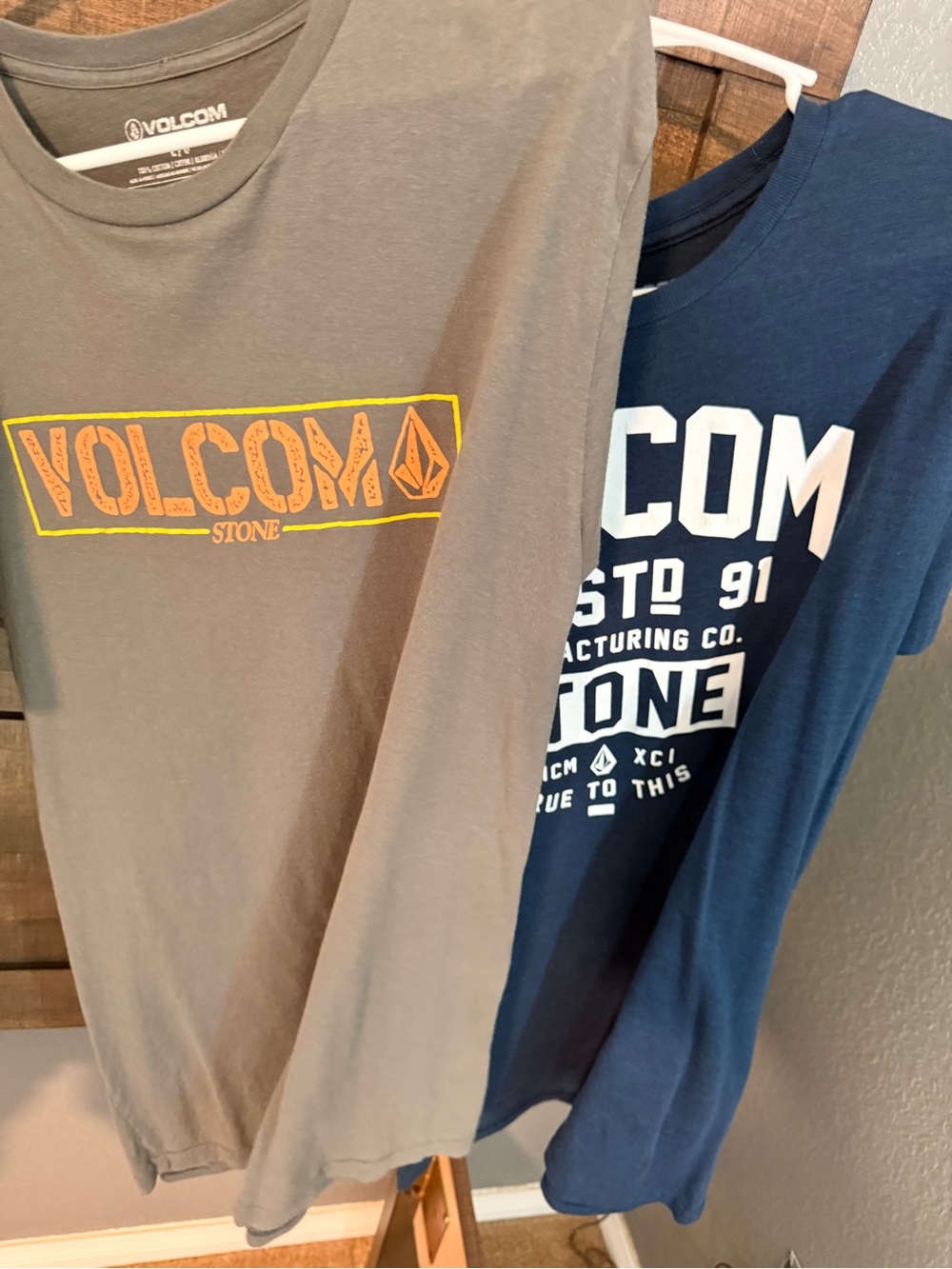 Volcom men’s Long Sleeve Tee Set - Gray & Navy with Yellow Accent